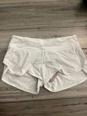 lululemon white 2.5” inseam speed up shorts